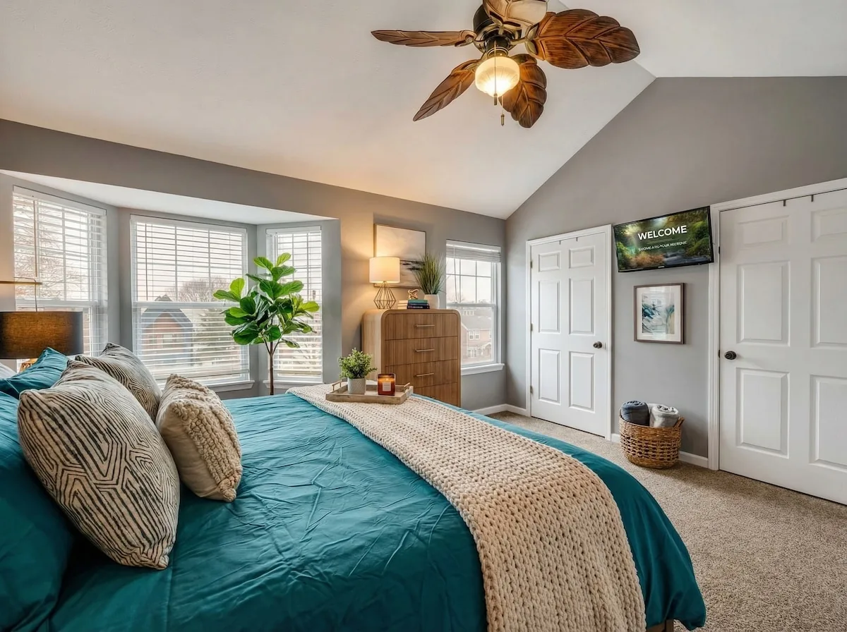 2minsDT+Covered Parking+Games+ Patio+Outdoors property photo 4