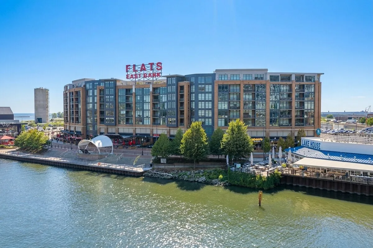 Lakeview Stadium Flats DT+Balcony + Garage Parking property photo 39 of 55