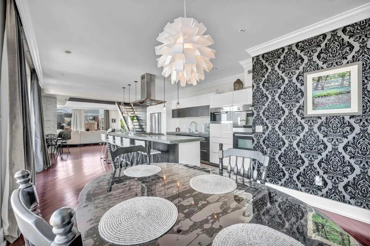 Lake Lux Penthouse + Balcony + Parking + Gym property photo 3