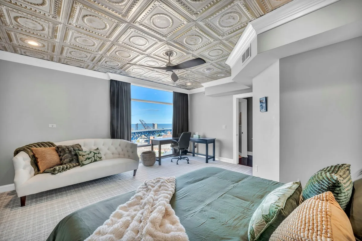 Lake Lux Penthouse + Balcony + Parking + Gym property photo 7 of 79