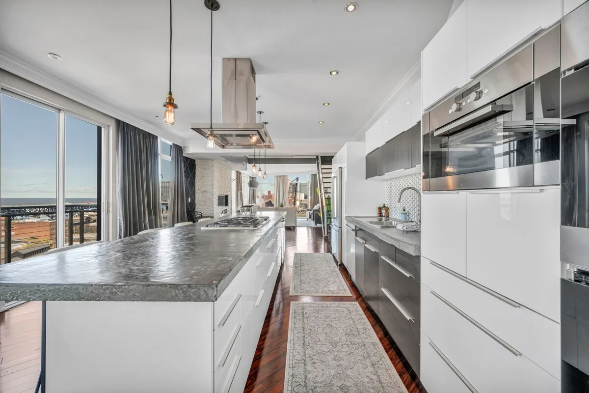 Lake Lux Penthouse + Balcony + Parking + Gym property photo 8 of 79