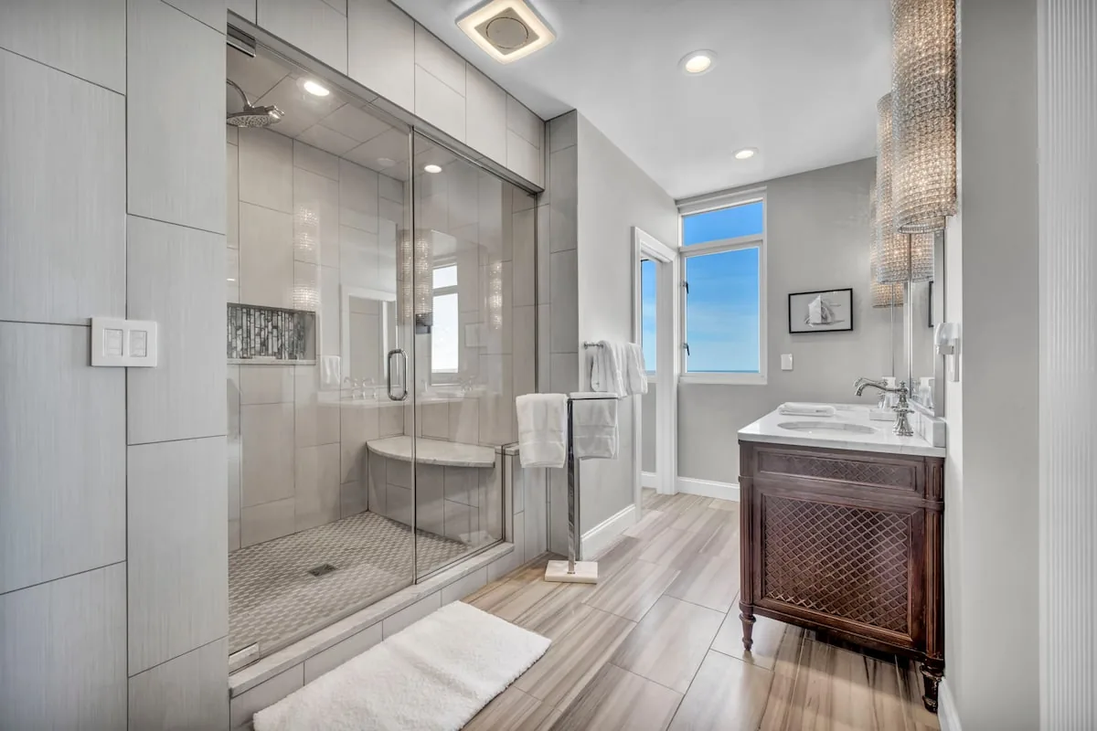 Lake Lux Penthouse + Balcony + Parking + Gym property photo 14 of 79