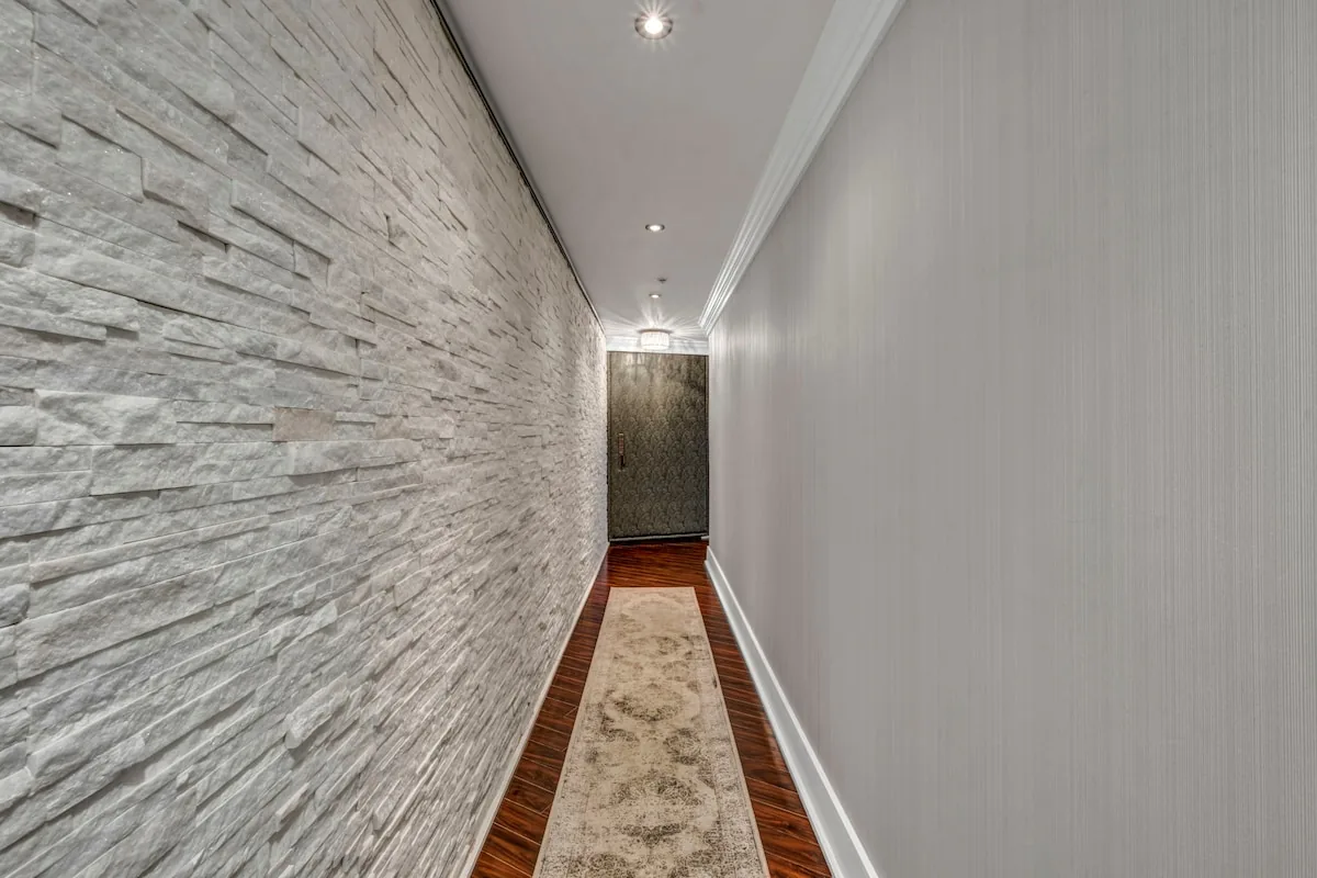 Lake Lux Penthouse + Balcony + Parking + Gym property photo 16 of 79