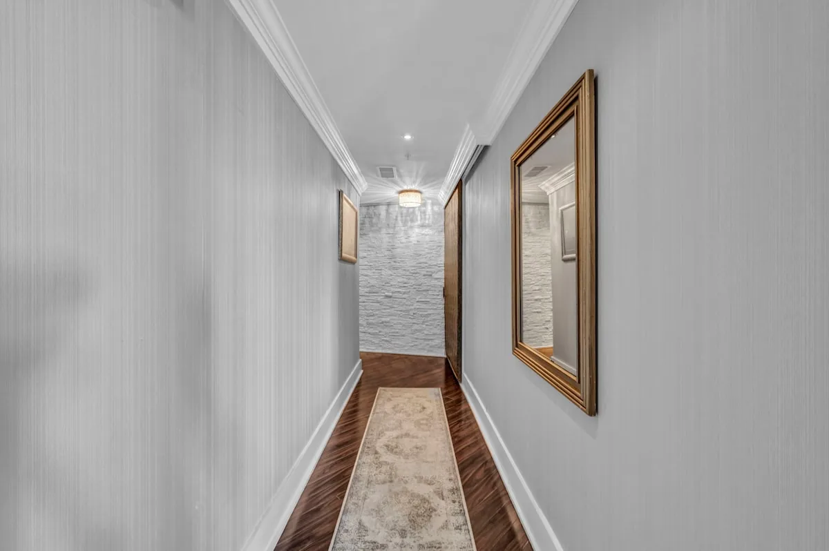 Lake Lux Penthouse + Balcony + Parking + Gym property photo 17 of 79