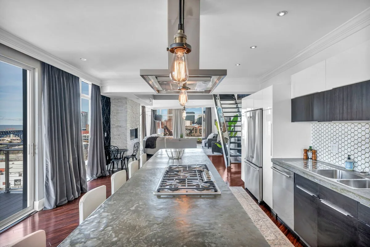Lake Lux Penthouse + Balcony + Parking + Gym property photo 33 of 79