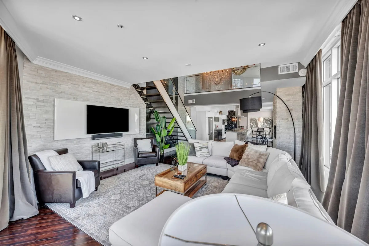 Lake Lux Penthouse + Balcony + Parking + Gym property photo 42 of 79
