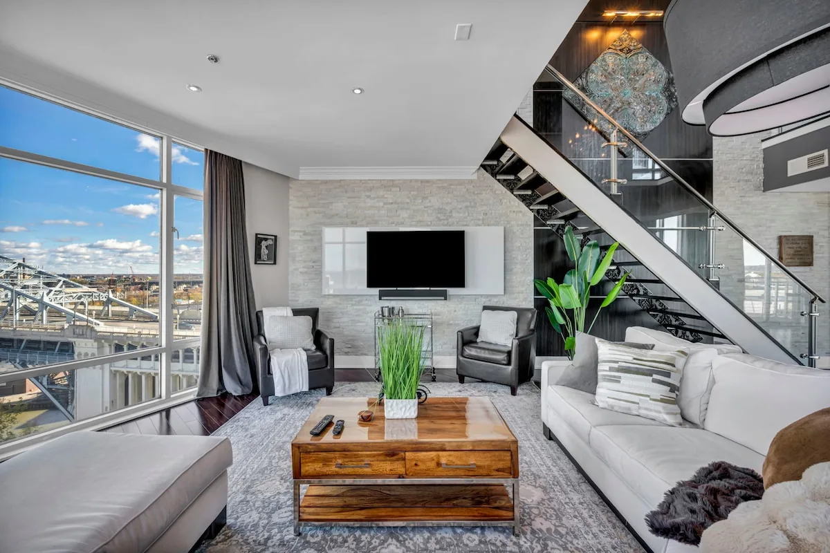 Lake Lux Penthouse + Balcony + Parking + Gym property photo 43 of 79