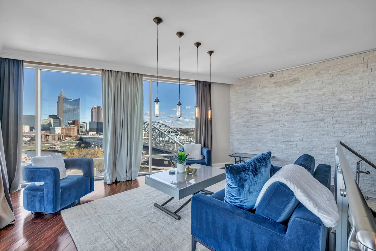 Lake Lux Penthouse + Balcony + Parking + Gym property photo 46 of 79
