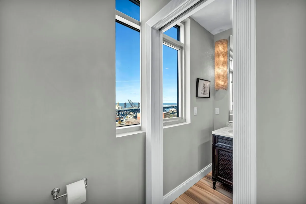 Lake Lux Penthouse + Balcony + Parking + Gym property photo 64 of 79