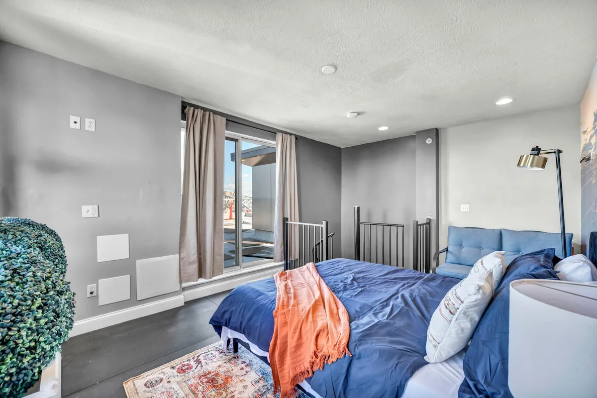 Lake Lux Penthouse + Balcony + Parking + Gym property photo 65 of 79