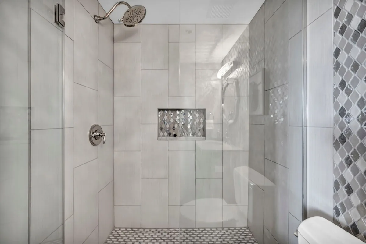 Lake Lux Penthouse + Balcony + Parking + Gym property photo 67 of 79