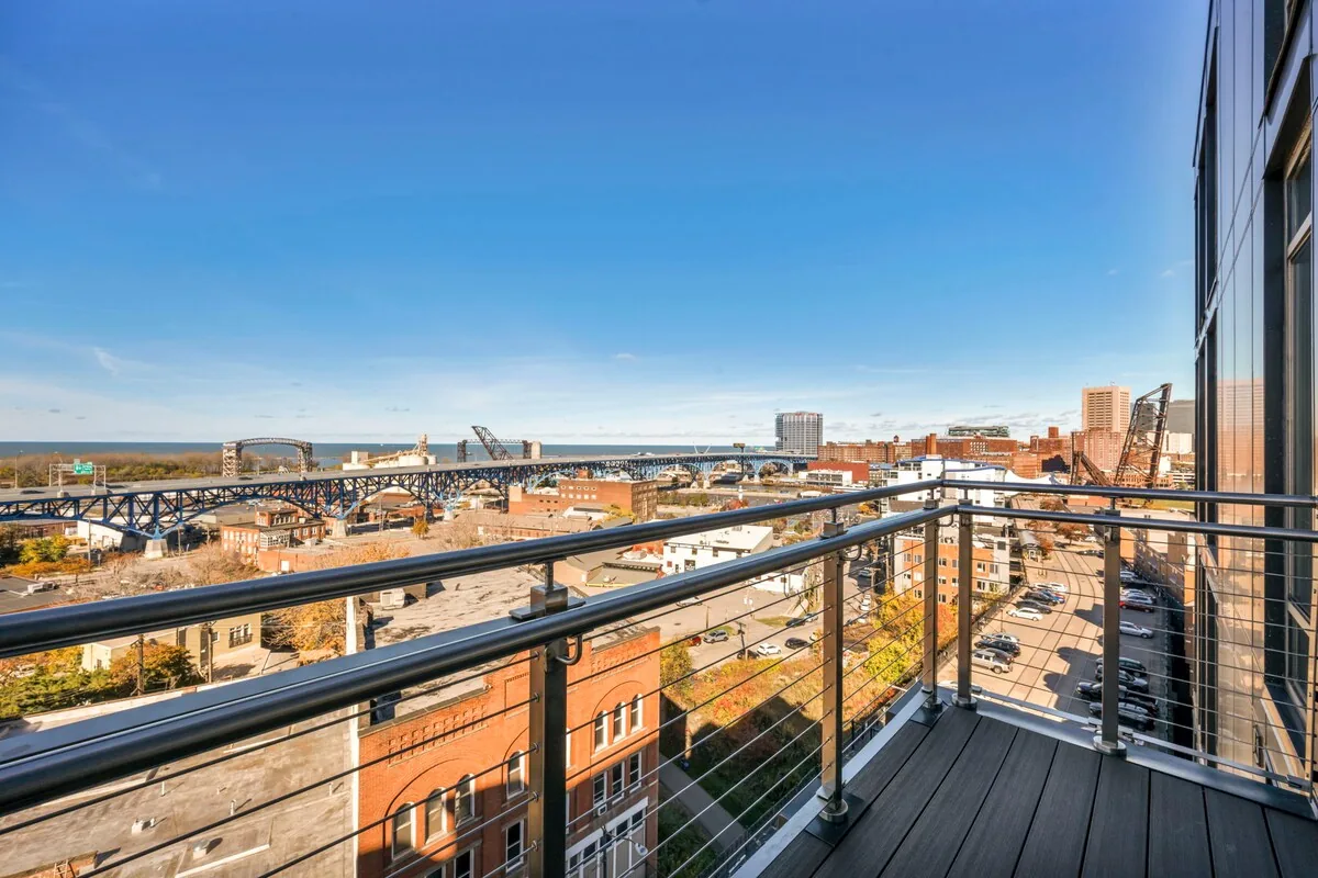Lake Lux Penthouse + Balcony + Parking + Gym property photo 75 of 79