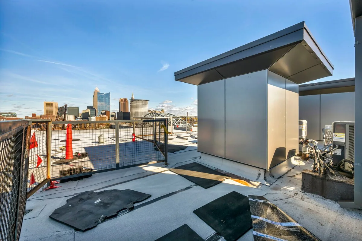Lake Lux Penthouse + Balcony + Parking + Gym property photo 77 of 79