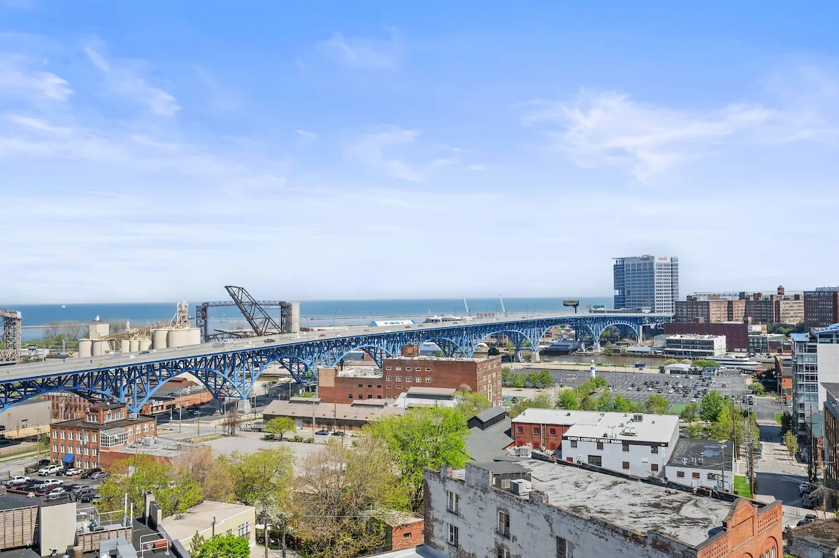 Lakeview Penthouse + Modern + Rooftop + Parking property photo 23 of 24