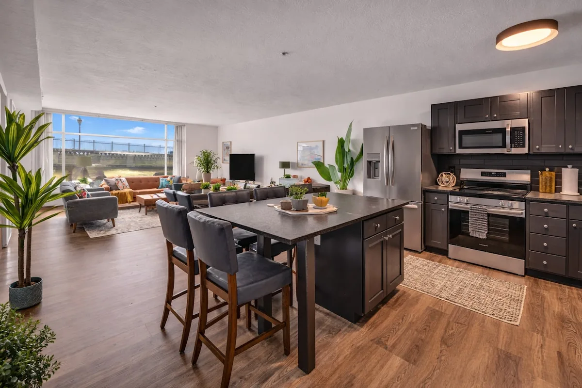 Modern Flats Retreat + Balcony + Parking + Gym property photo 15 of 19